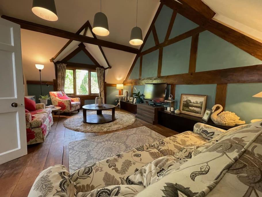 Stylish 2-Bed Cottage With Secure Parking Winforton Exteriör bild