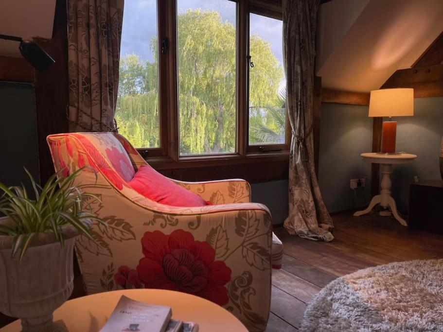 Stylish 2-Bed Cottage With Secure Parking Winforton Exteriör bild
