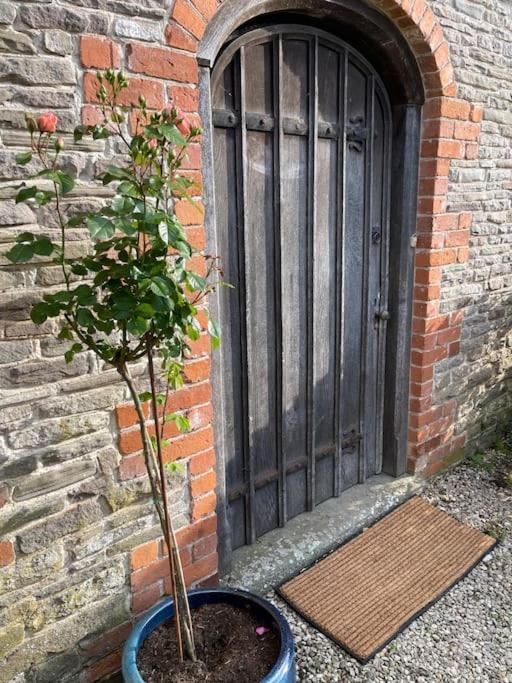 Stylish 2-Bed Cottage With Secure Parking Winforton Exteriör bild