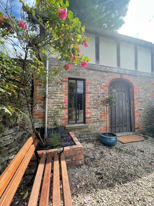 Stylish 2-Bed Cottage With Secure Parking Winforton Exteriör bild