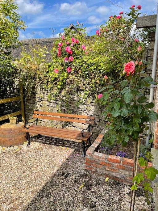 Stylish 2-Bed Cottage With Secure Parking Winforton Exteriör bild