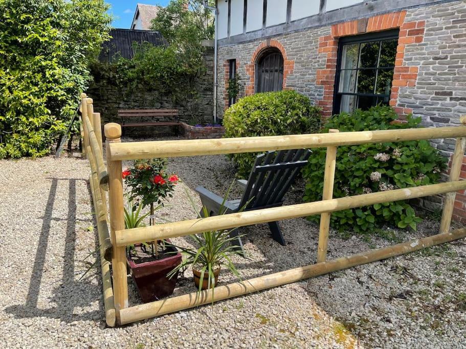 Stylish 2-Bed Cottage With Secure Parking Winforton Exteriör bild
