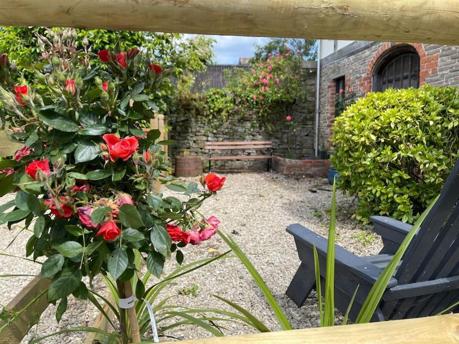 Stylish 2-Bed Cottage With Secure Parking Winforton Exteriör bild