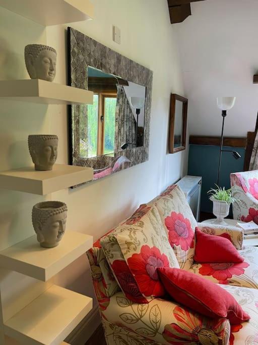 Stylish 2-Bed Cottage With Secure Parking Winforton Exteriör bild