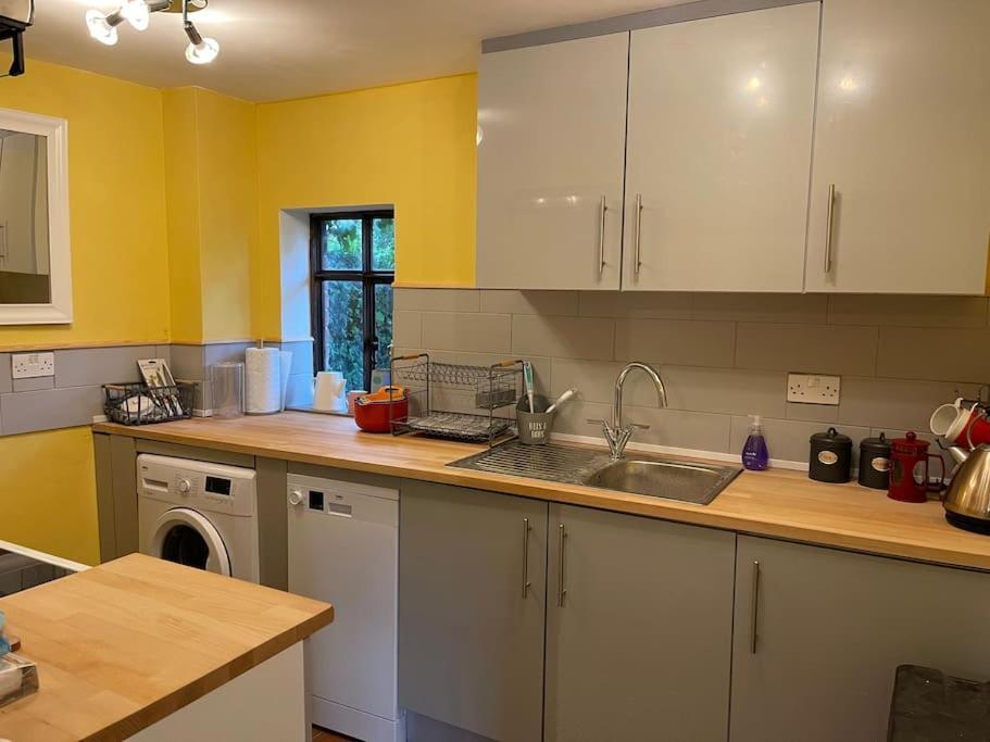 Stylish 2-Bed Cottage With Secure Parking Winforton Exteriör bild